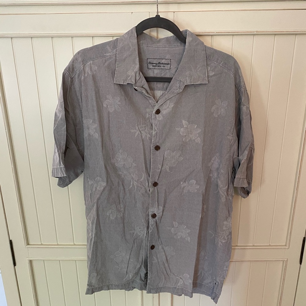Tommy Bahama button shirt. Grey. Large